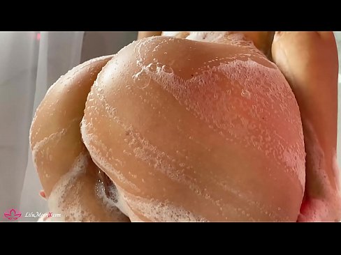 ❤️ La morena es masturba el cony amb un vibrador fins a un orgasme intens a la dutxa ☑ Súper porno al ca.makesexnotwar.ru ﹏