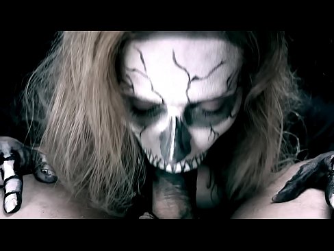 ❤️ Noia dimoni xuclant polla amb la seva boca negra i empassant semen. ☑ Súper porno al ca.makesexnotwar.ru ﹏